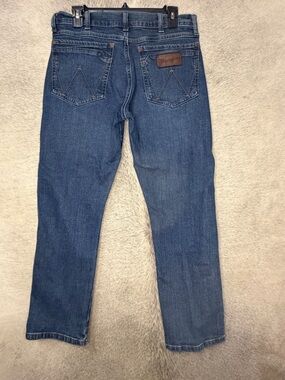 Wrangler Men’s Blue Straight Jeans - Classic Back Pocket Detail